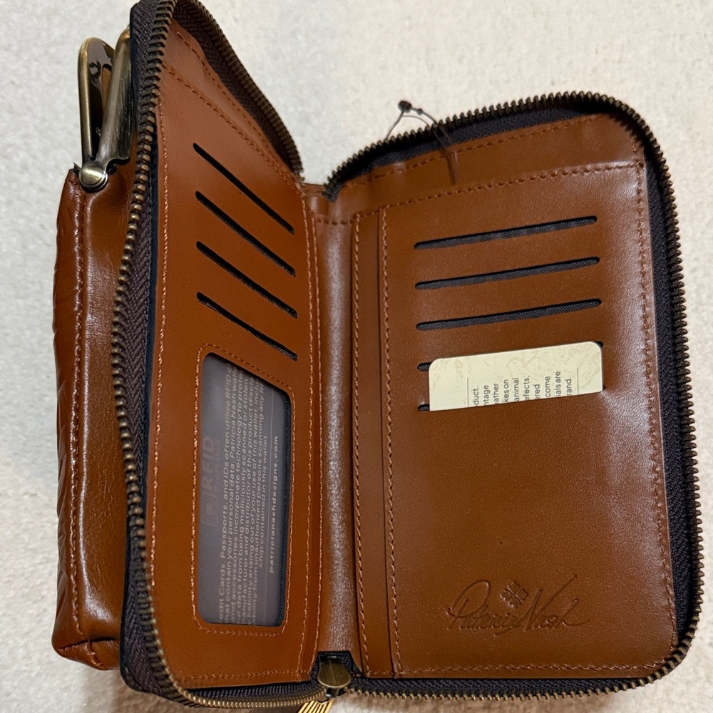 Patricia Nash Brown Tooled Leather Crossbody Zip Wallet/Purse NWT - Picture 4 of 10